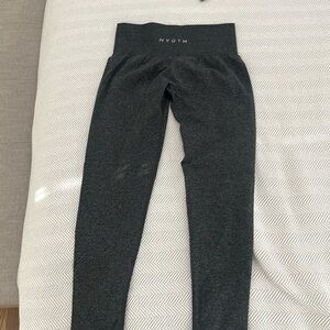 Gray leggings NVGTN